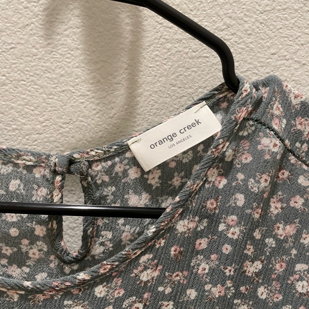 Sage Floral Tiered Blouse - Picture 2 of 3